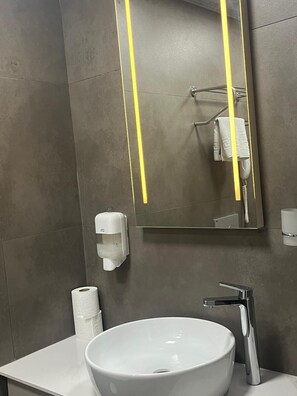 Suite Supérieure, vue ville | Salle de bain
