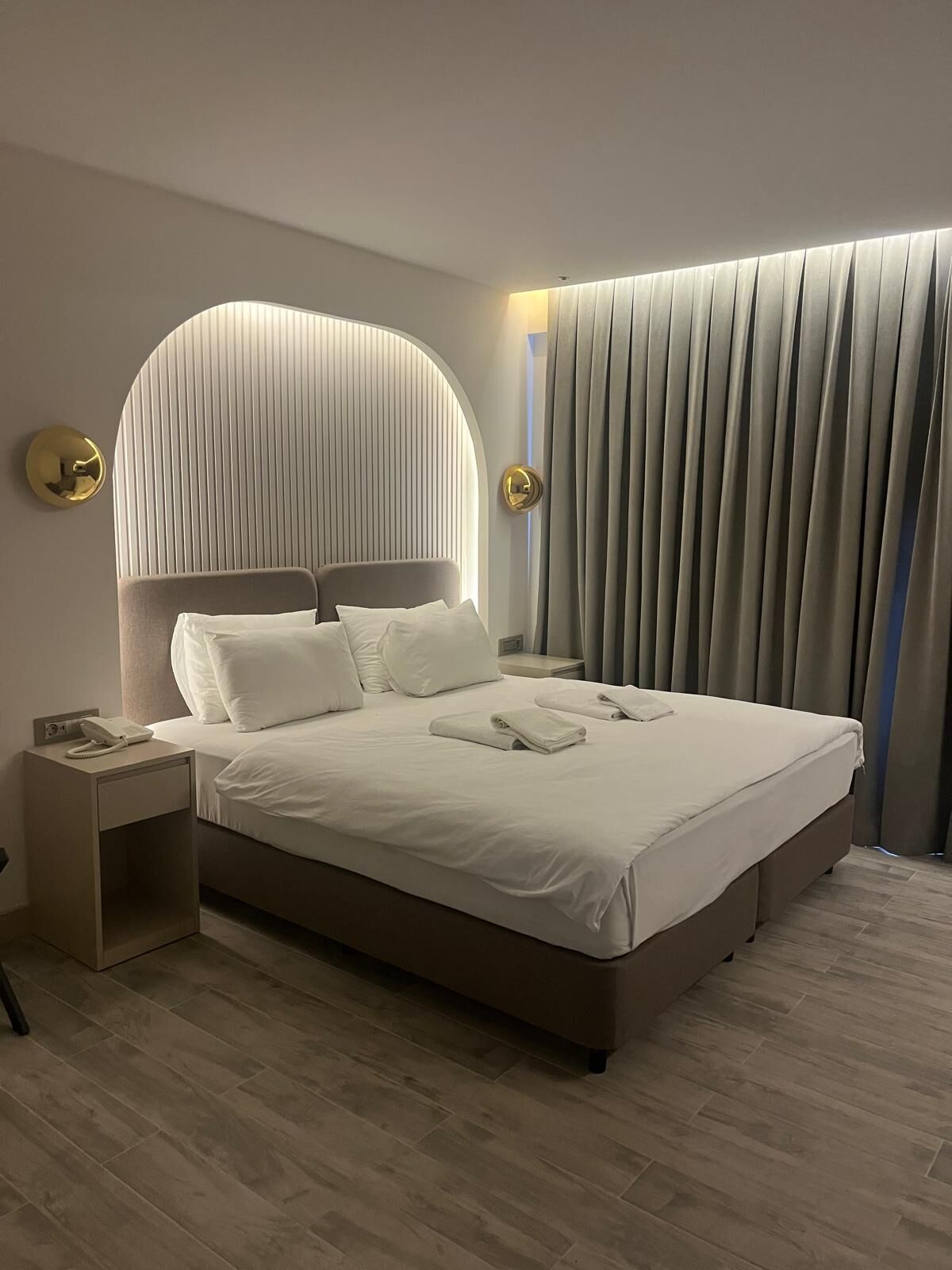 Superior suite, uitzicht op stad | Een kluis op de kamer, verduisterende gordijnen