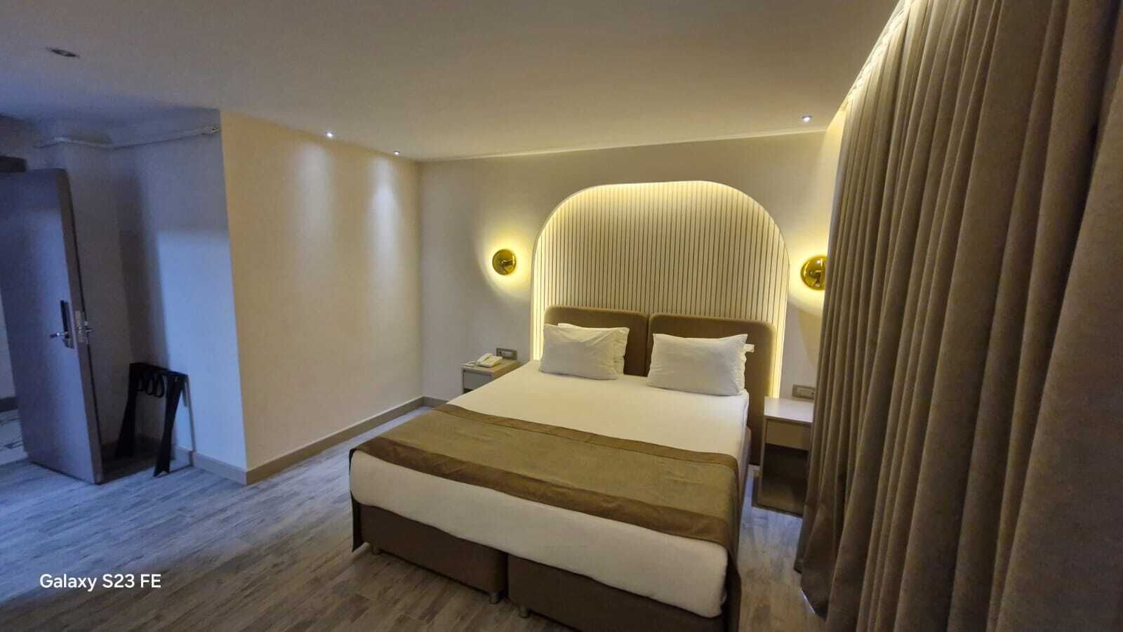Deluxe Room, City View