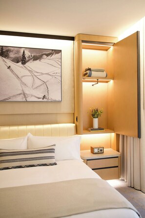 Deluxe Room, 1 King Bed, Mobility Accessible