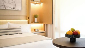 A hotel room with a bed, bedside table, lamp, and a fruit bowl on a small table. - The Observatory - A Viceroy Resort (Ketchum)