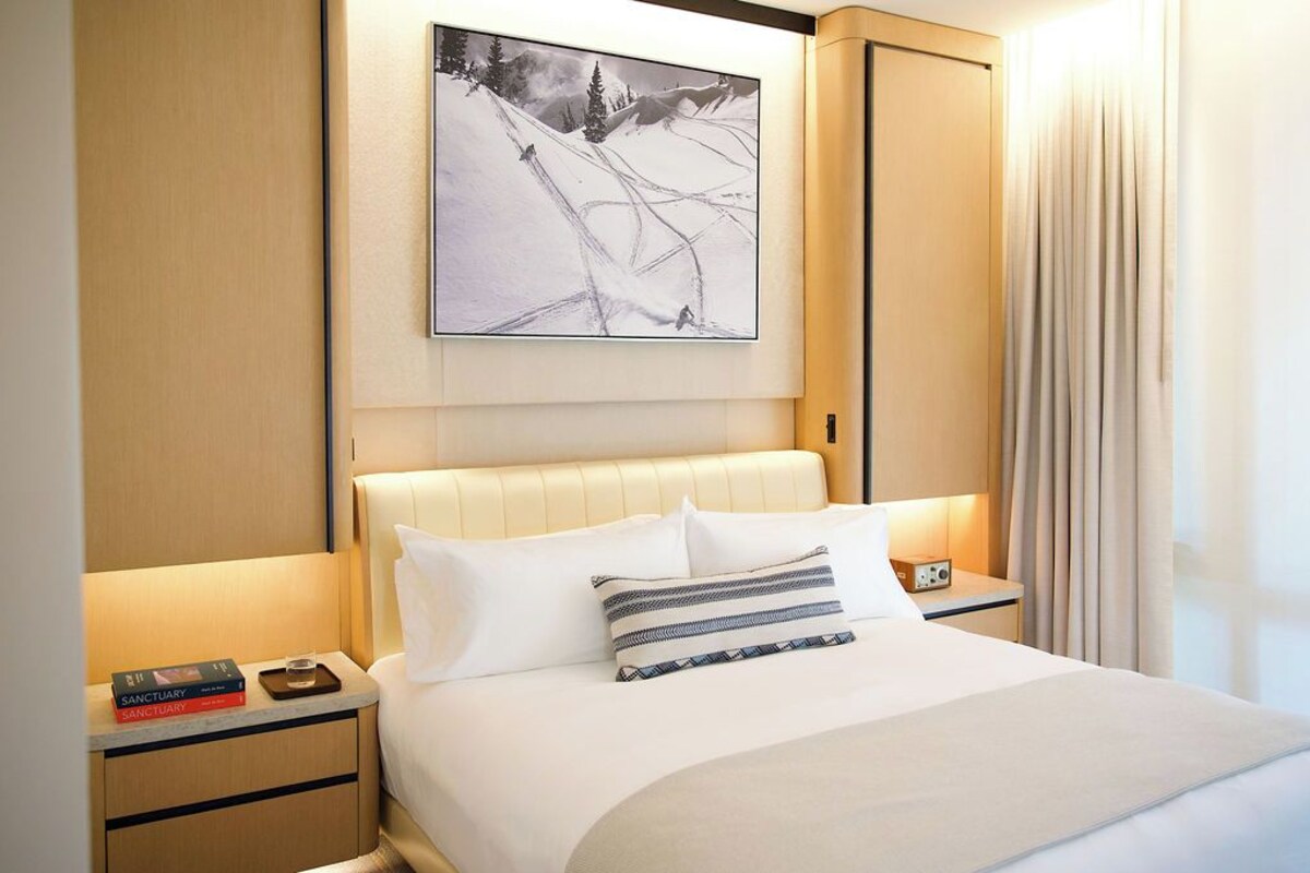 Room, 1 King Bed, Mountain View