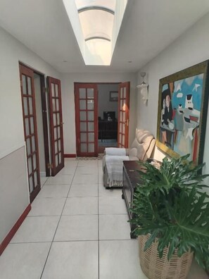 Interior - Room-charming B&B Retreat in Faerie Glen (Pretoria)