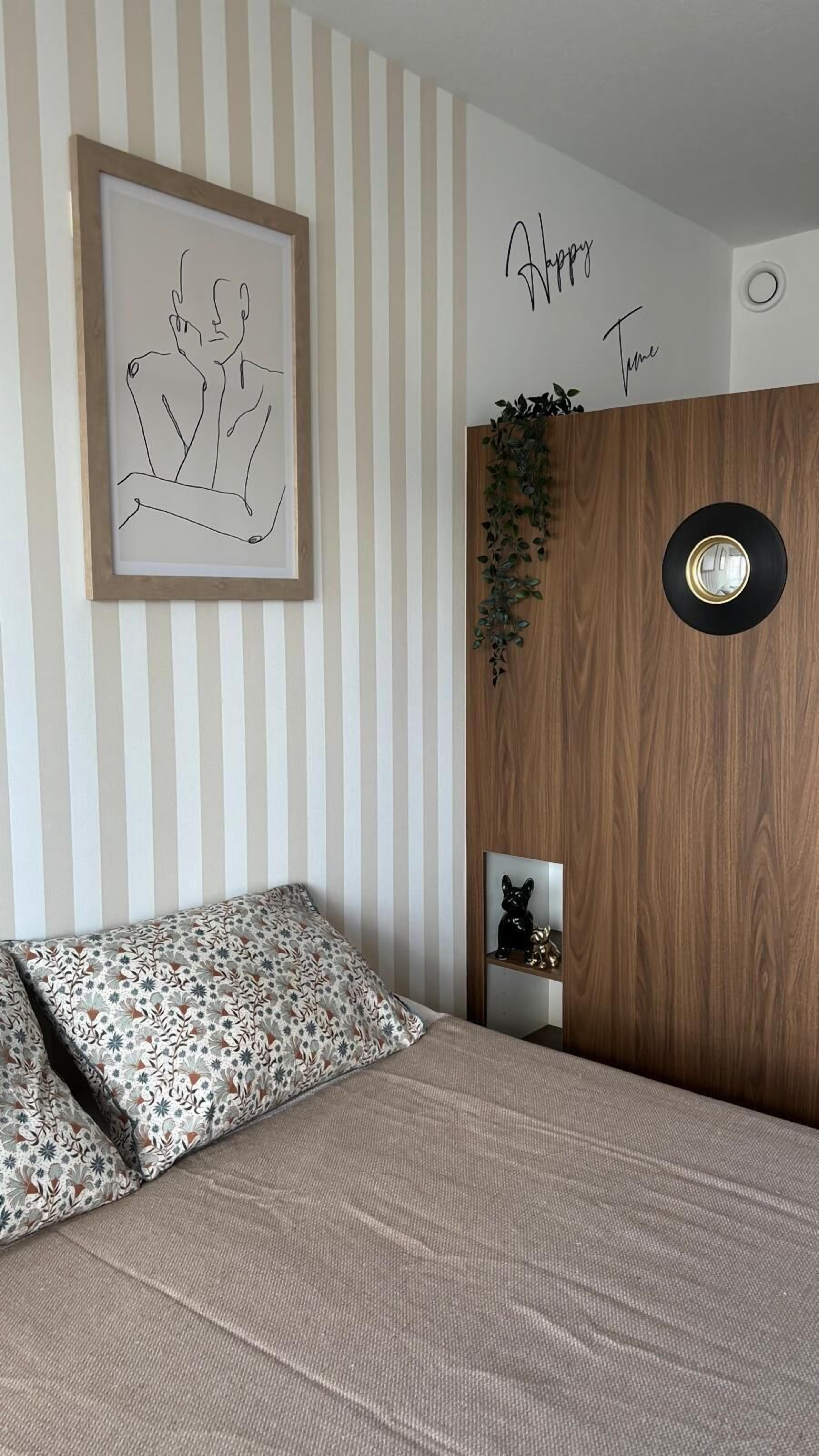 Travel cot, WiFi, bed sheets