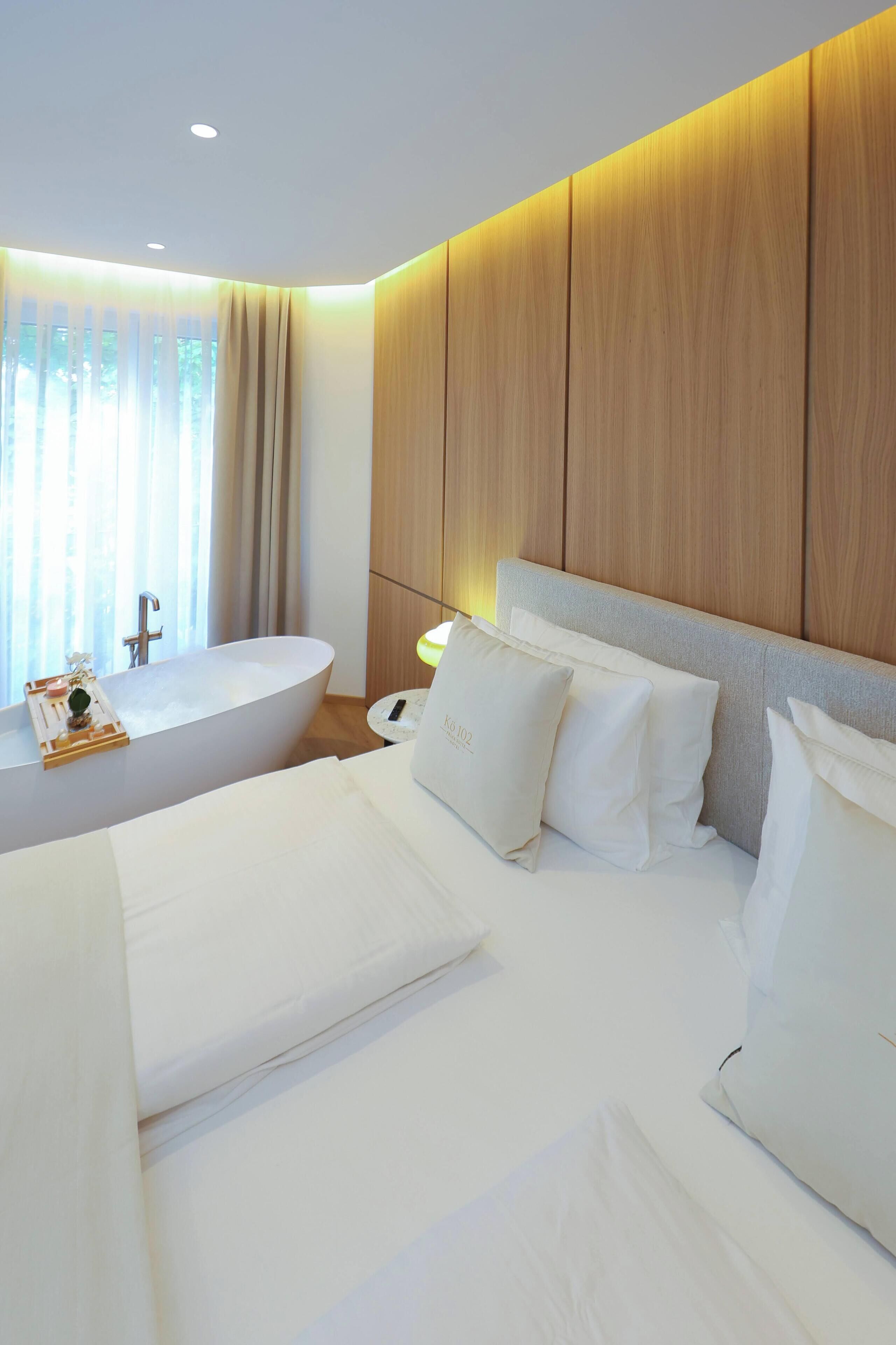Ropa de cama de alta calidad, minibar, escritorio