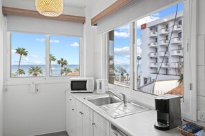 Private kitchen - Larnaca Bay Suites (Larnaca)