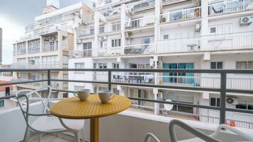 Apartamento, 1 cama de casal e sofá-cama, sacada, vista para a cidade | Sacada