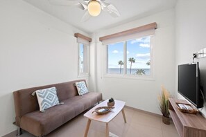 Living area - Larnaca Bay Suites (Larnaca)