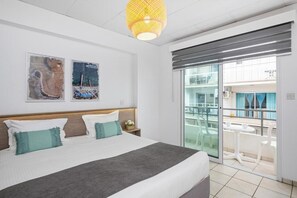 In-room safe, iron/ironing board, free WiFi - Larnaca Bay Suites (Larnaca)