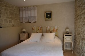 Room - Vrbo Property (DUN SUR MEUSE)