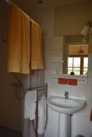 Bathroom - Vrbo Property (DUN SUR MEUSE)