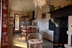 Dining - Vrbo Property (DUN SUR MEUSE)
