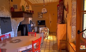 Dining - Aunt Hélène's house (DUN SUR MEUSE)