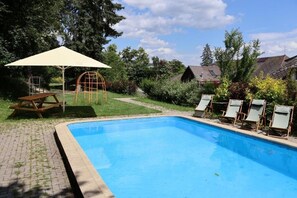 Seasonal outdoor pool, pool loungers - Penzion Jizera (Malá Skála)