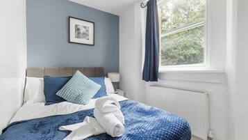 2 bedrooms, iron/ironing board, WiFi, bed sheets