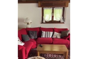 Living area - Vrbo Property (San Vito di Cadore)