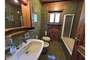 Bathroom - Vrbo Property (San Vito di Cadore)