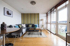 TV - Modern 2 King Beds w/Shard Views near Tower Bridge (Greater London)