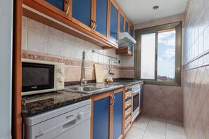 Fridge, microwave, oven, stovetop - Penthouse with sea views in Canet - Playa 1 min. (Canet de Mar)