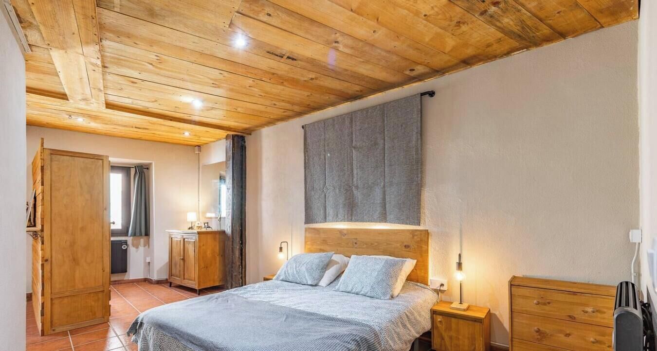 WiFi, bed sheets
