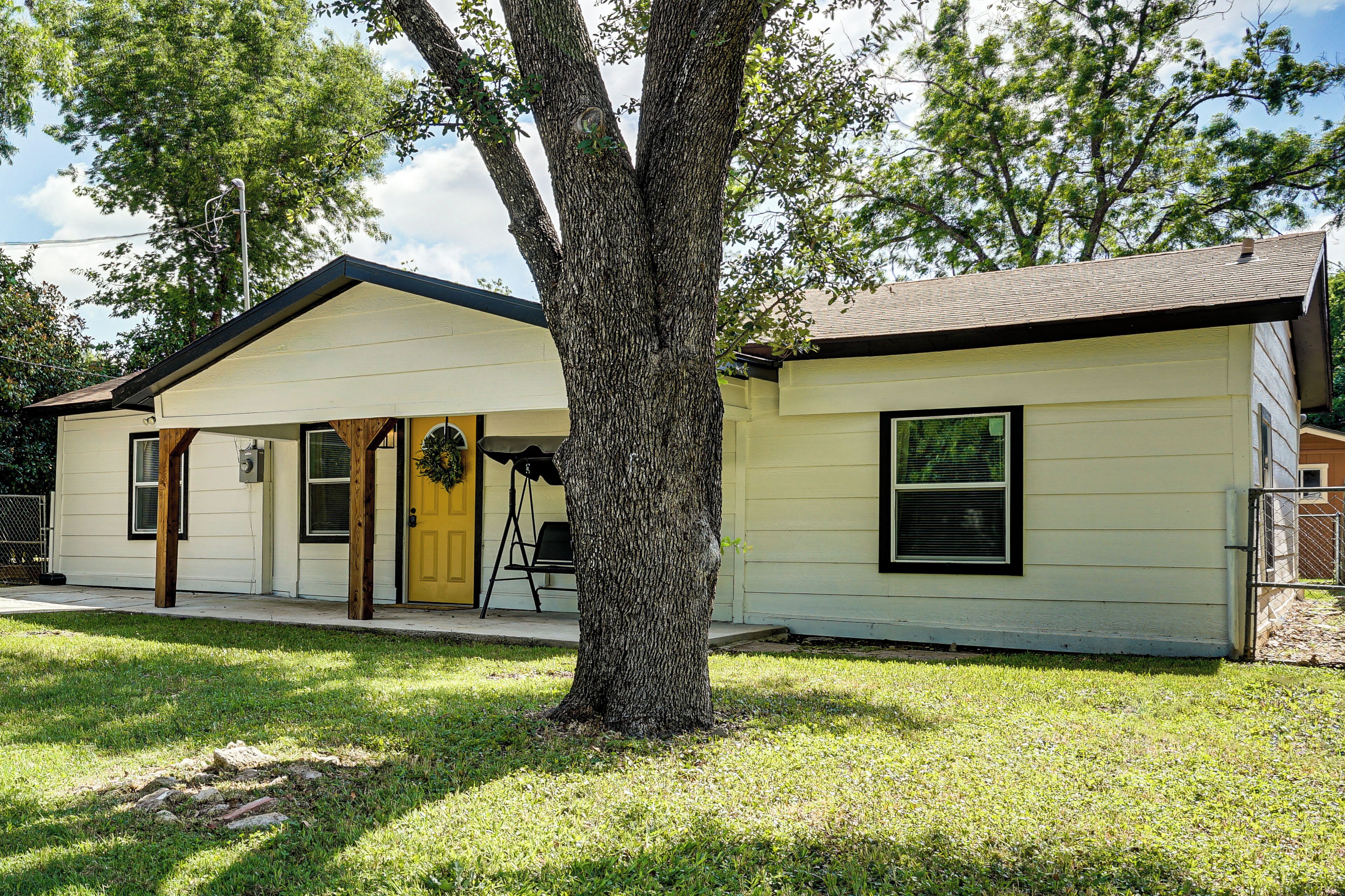 Weatherford Vacation Rental | 2BR | 2.5BA | 1,050 Sq Ft