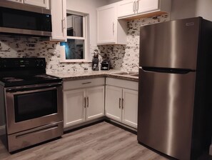 Private kitchen - Relaxing 1BR Near Downtown, TMC, NRG & Astros (Houston)