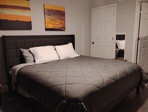 Tabla de planchar con plancha, wifi, ropa de cama