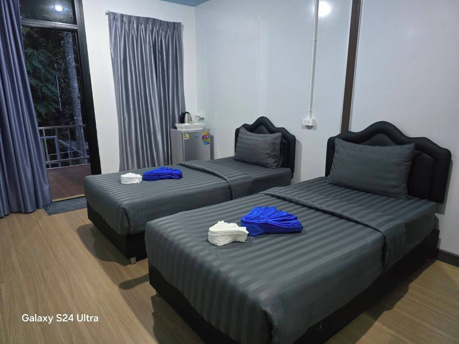 Habitació amb dos llits individuals Deluxe, balcó, vistes al jardí | Wifi gratuïta 