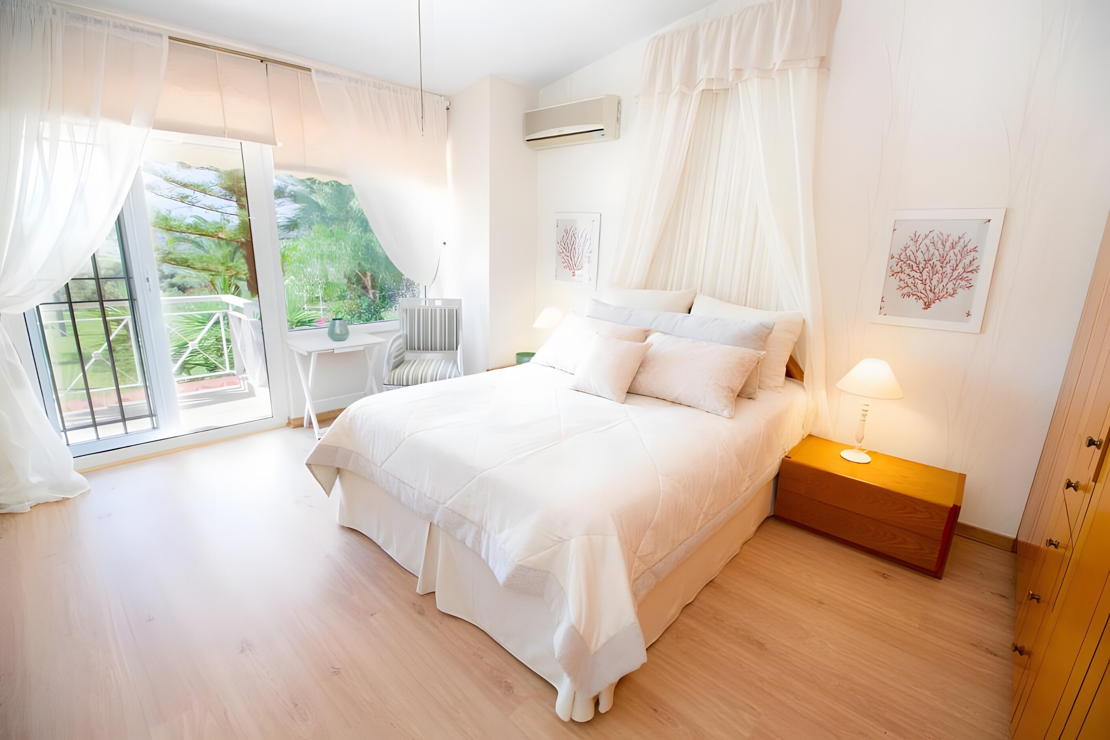 Iron/ironing board, WiFi, bed sheets, wheelchair access