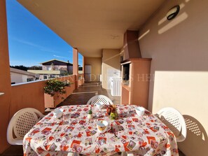 Outdoor dining - Vrbo Property (Alghero)