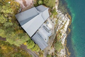 Exterior - Fjord cabin with views of waterfalls (Isfjorden)