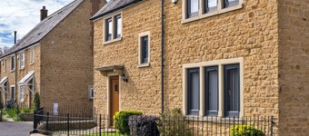 Hollies Cottage, Elm (4 bed)
