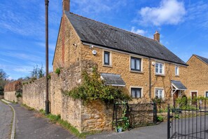 Exterior - Hollies Cottage, Oak (3 bed) (Bower Hinton)