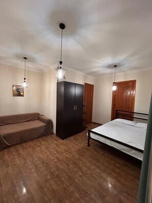 Blackout drapes, iron/ironing board, free WiFi - Ezo hostel (T'bilisi)