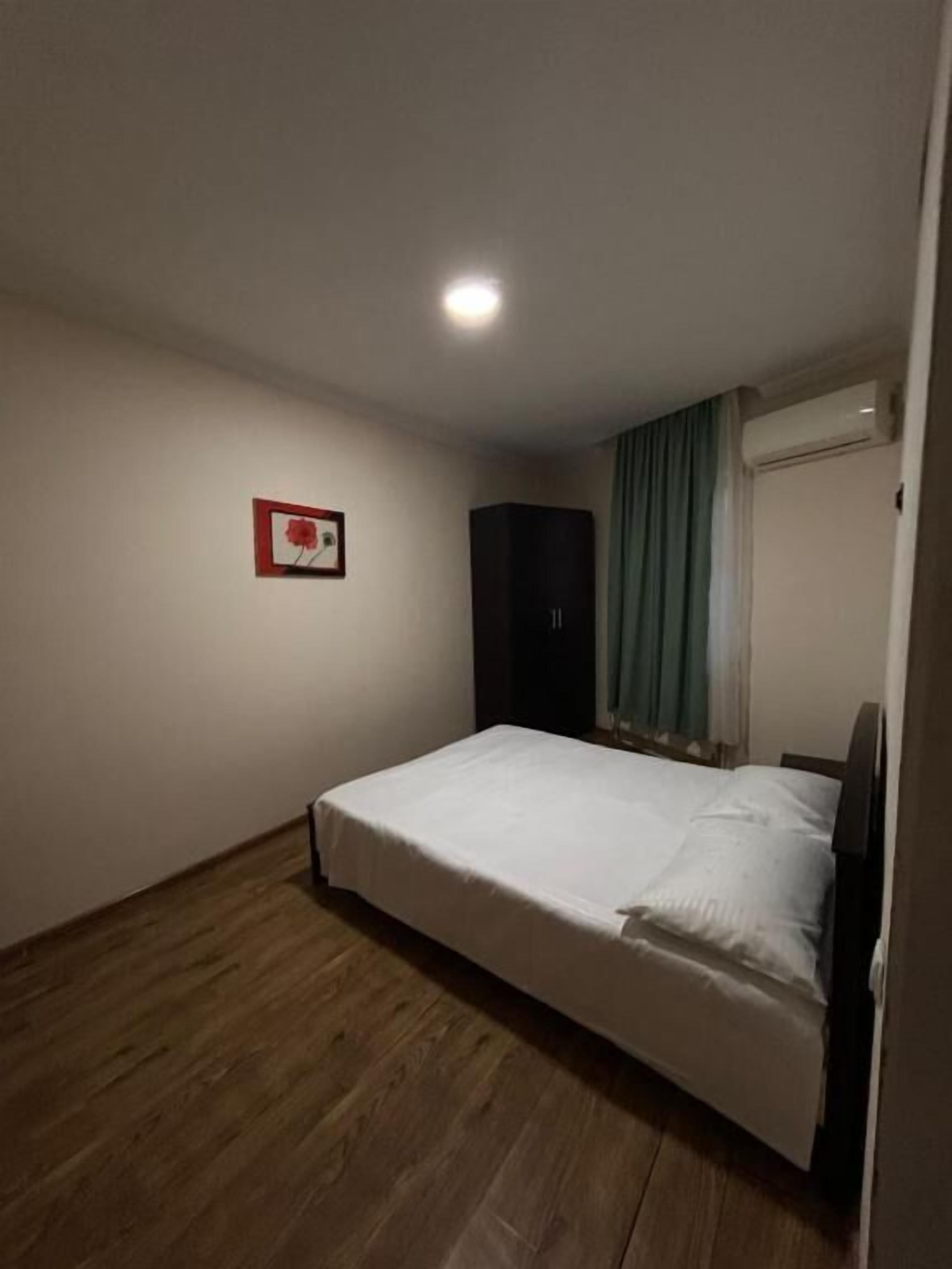 Double Room | Blackout drapes, iron/ironing board, free WiFi