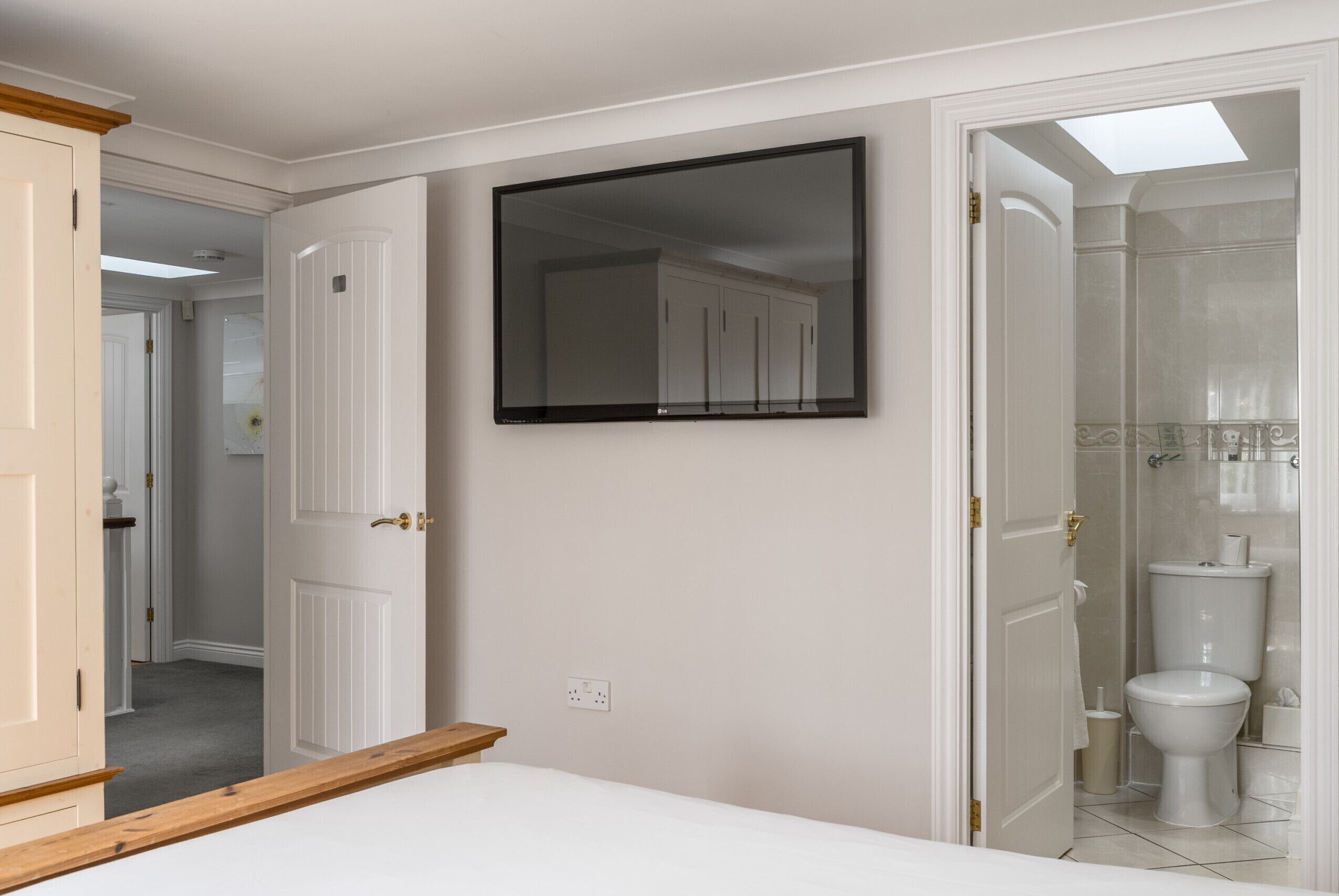 2 bedrooms, WiFi (free), bed sheets