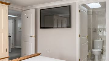 2 bedrooms, WiFi (free), bed sheets