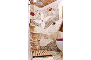 Bathroom - Vrbo Property (Putignano)