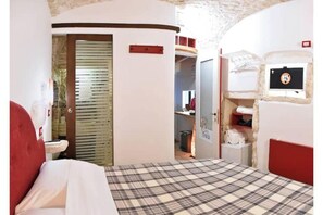 Room - Vrbo Property (Putignano)