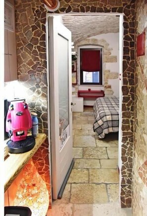 Iron/ironing board, WiFi, bed sheets - Gaudí's Corner: Alcoba Alcoba Batlló (Putignano)