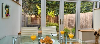 Hollies Cottage, Willow (2 bed)