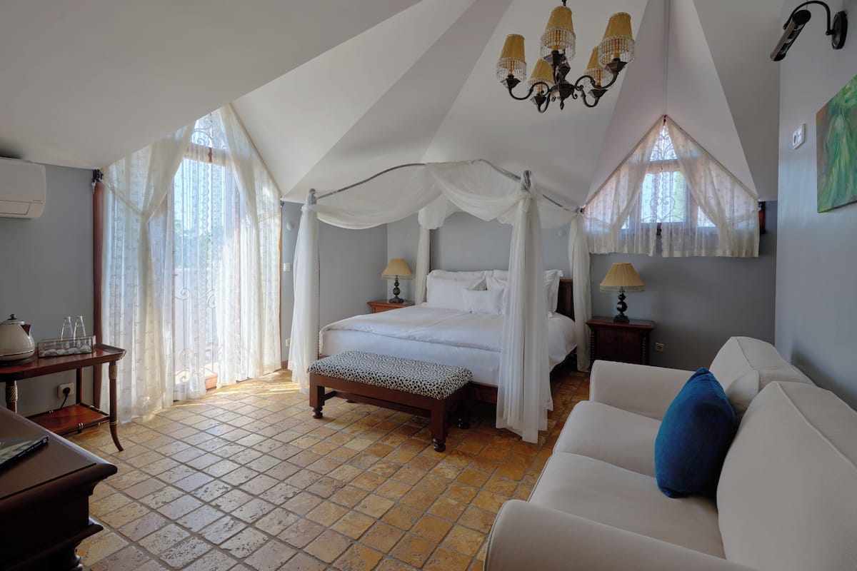 Habitación cuádruple superior, balcón, vista al lago | Minibar, wifi gratis y ropa de cama