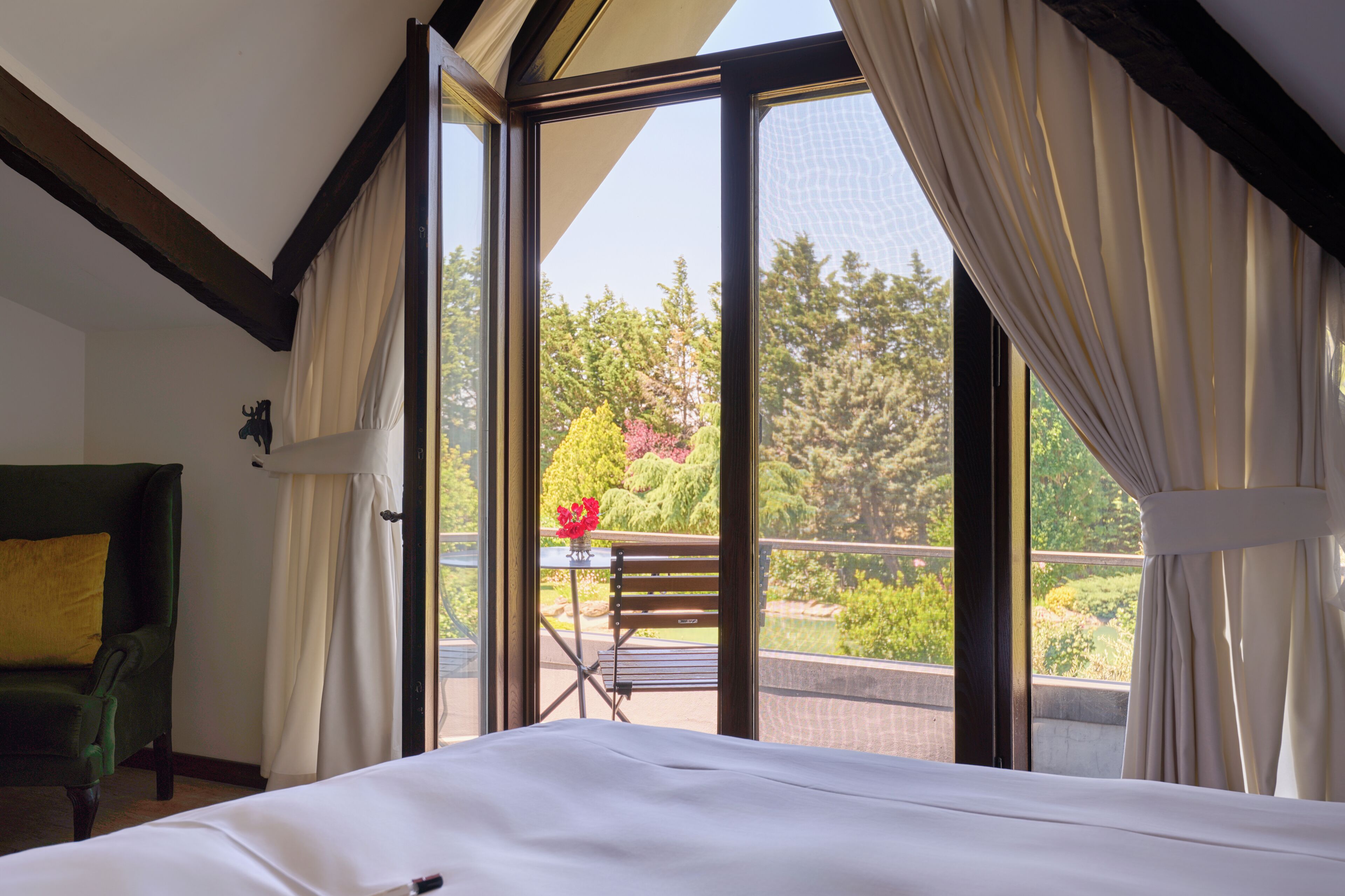 Deluxe Double Room, Balcony, Garden View | Minibar, WiFi (free), bed sheets