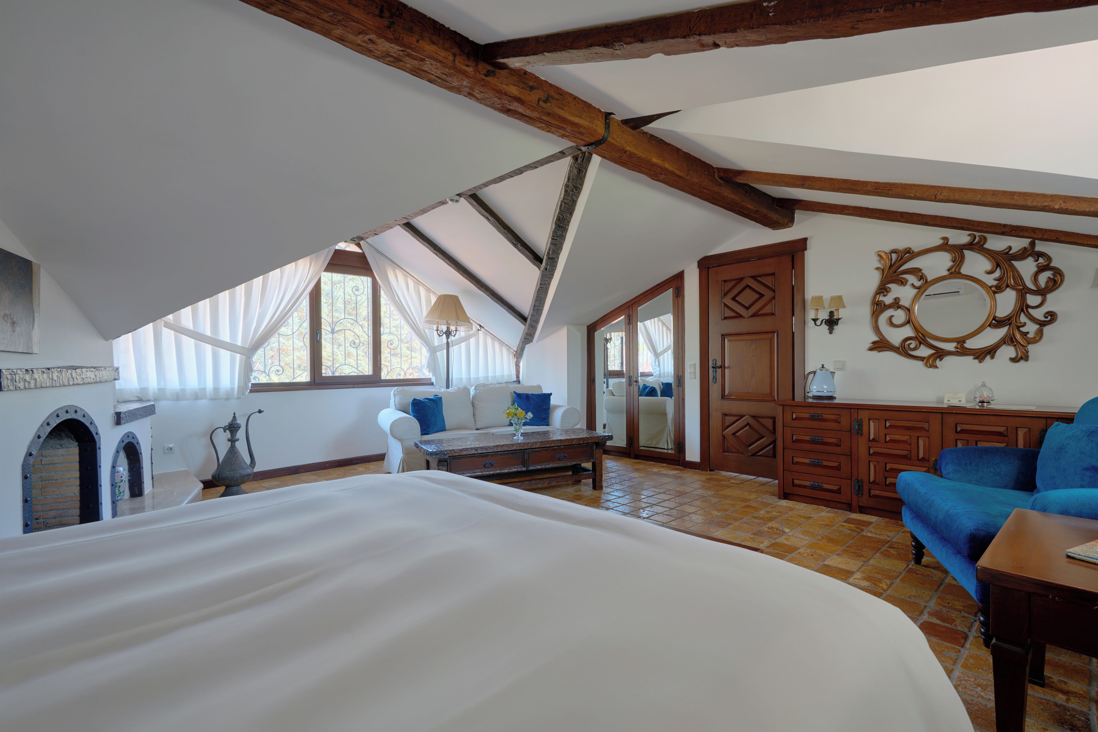 Romantic Quadruple Room, Valley View | Minibar, WiFi (free), bed sheets