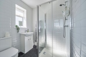 Cottage | Bathroom - Buttercup Cottage (Wadebridge)