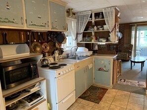 Private kitchen - Seas the Day (formerlyTaylor) - Saco Bay Rentals (Saco)