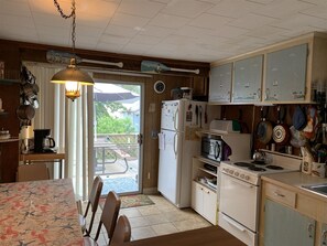 Private kitchen - Seas the Day (formerlyTaylor) - Saco Bay Rentals (Saco)