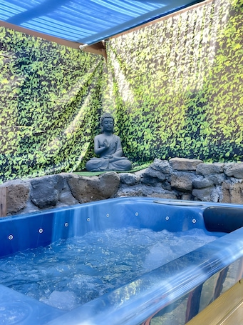 Outdoor spa tub. House at the Gateway to the Wild South
