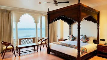 Studio Suite, River View | Free WiFi