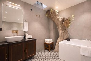 Kostenlose Toilettenartikel, Handtücher, Seife, Shampoo